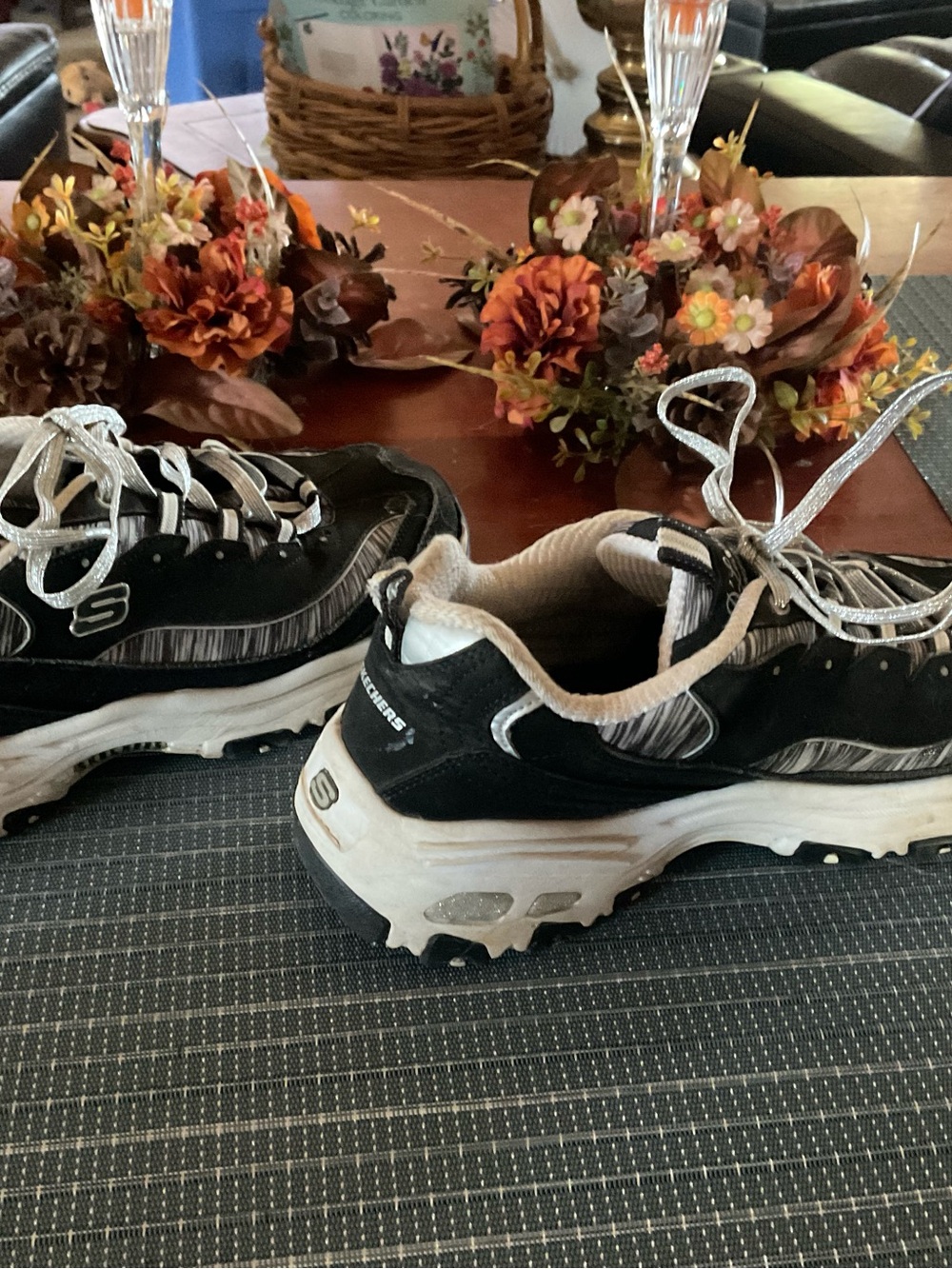 Skechers Women's Black and White Athletic Sneakers. Size 10